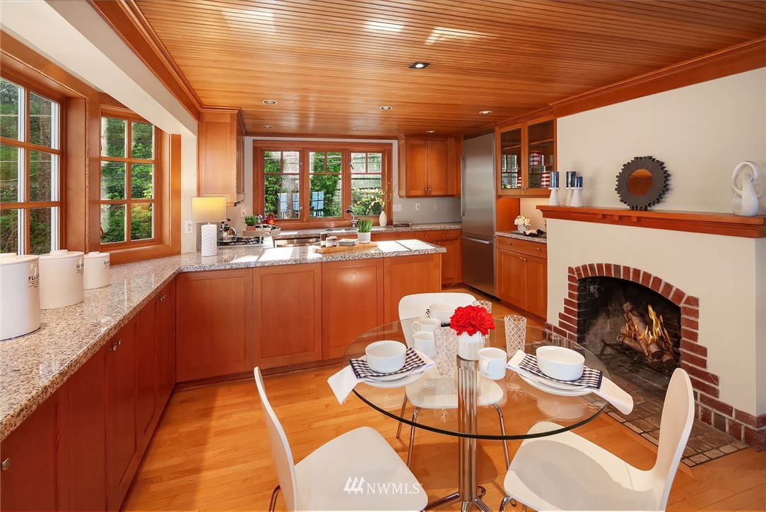 10700 Riviera Place Northeast Seattle, WA 98125 - Photo 6 of 22 Gallery Image 6