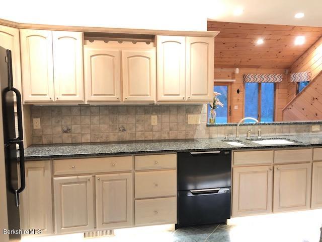 142 Tower Road Dalton, MA 01226 - Photo 12 of 70 142 Tower rd dalton (12)