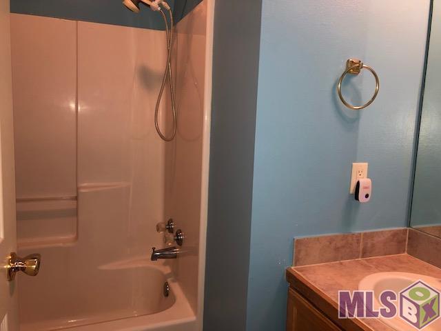 516 St Landry Street Baton Rouge, LA 70806 - Photo 11 of 16 Hall Bath