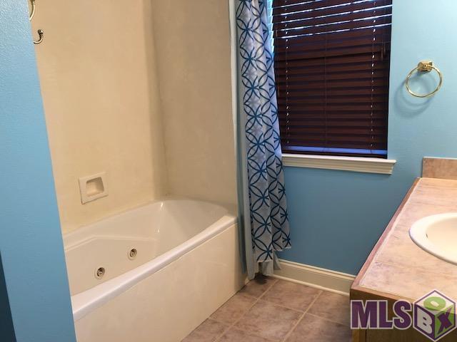 516 St Landry Street Baton Rouge, LA 70806 - Photo 12 of 16 Master Bath