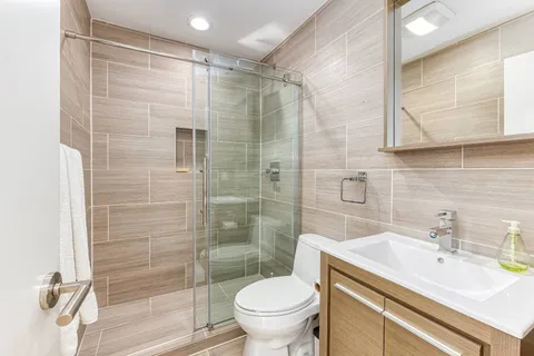 $3,295,000 | 2 Jodys Path, East Hampton, NY 11937