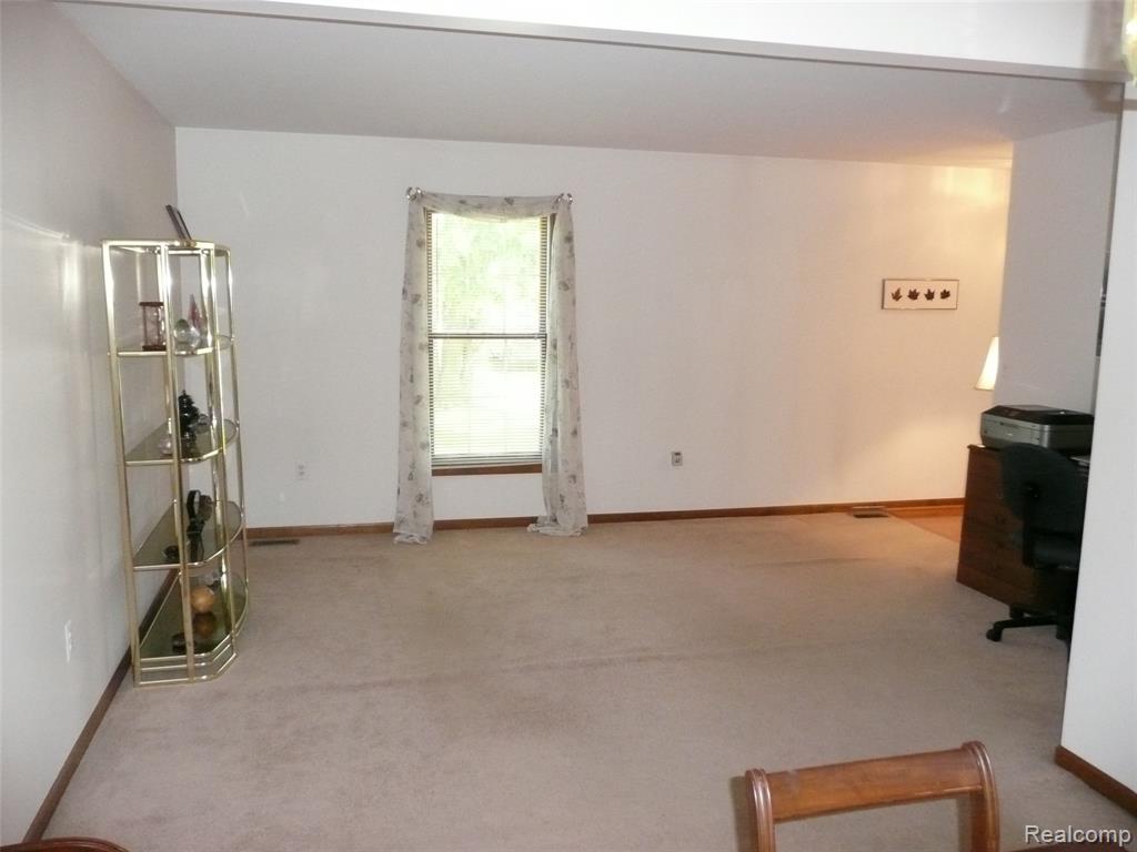 2388 Ava Howell, MI 48843 - Photo 8 of 31