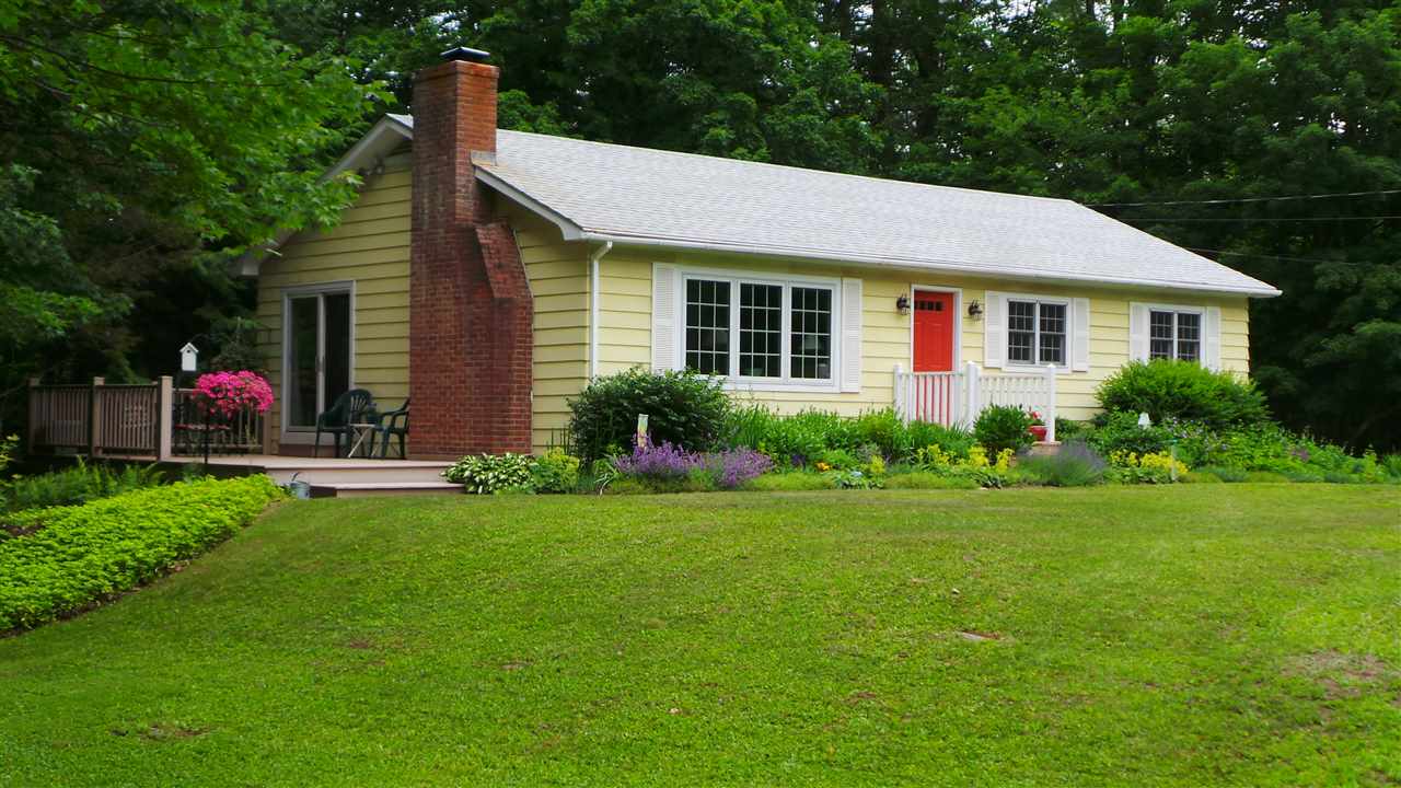 944 Center Of Town Road Hartford, VT 05001 - Photo 2 of 39 Gallery Image 2