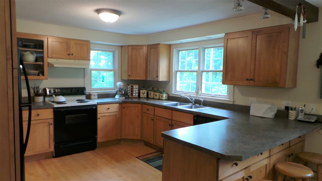 944 Center Of Town Road Hartford, VT 05001 - Photo 16 of 39 Gallery Image 16