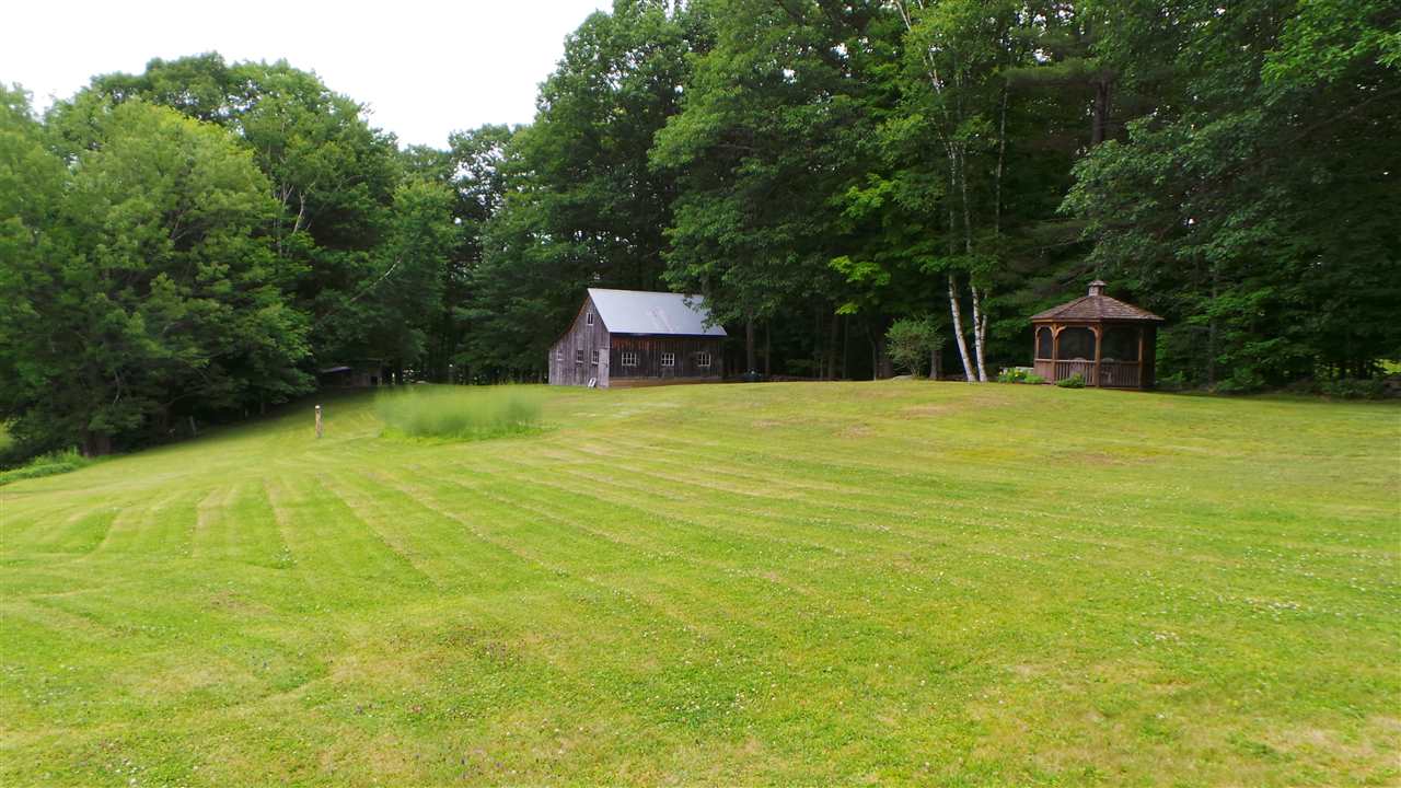 944 Center Of Town Road Hartford, VT 05001 - Photo 5 of 39 Gallery Image 5