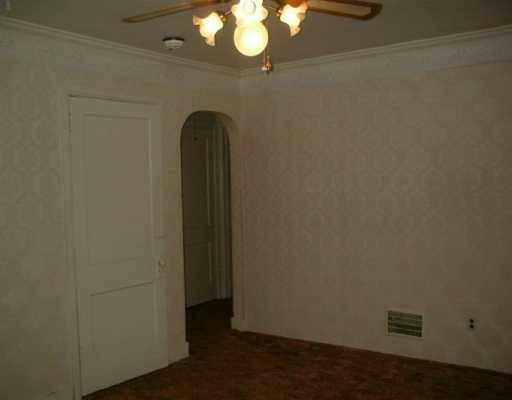 814 Reno Street Extensio Rochester, PA 15074 - Photo 2 of 8 Living Room.