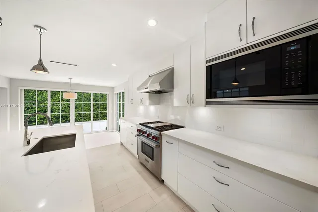 a view of house with a big yard