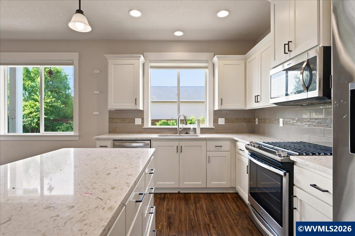 2020 Northeast Evergreen Avenue Albany, OR 97321 - Photo 15 of 29