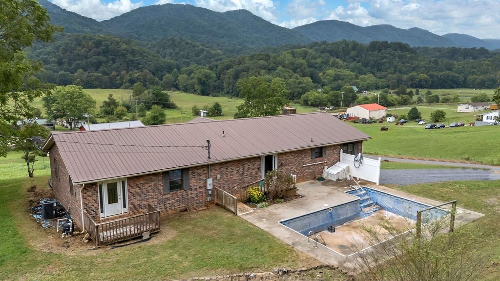 6931 Moccasin Valley Road Lebanon, VA 24266 - Photo 8 of 59 Gallery Image 8