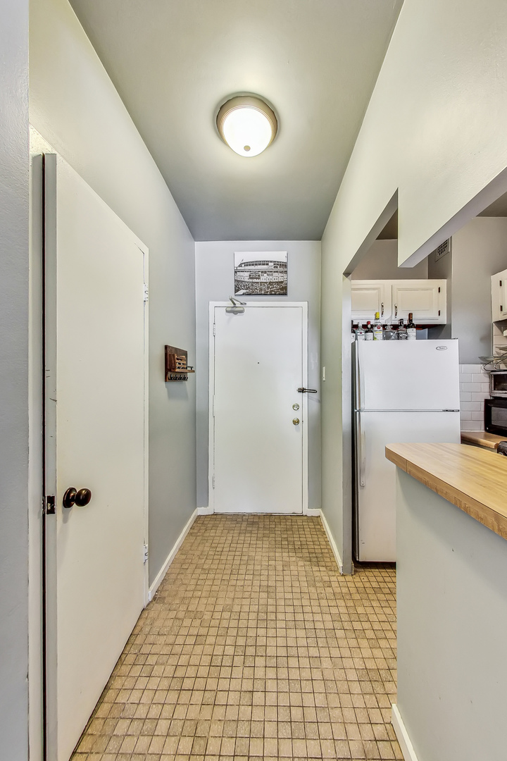 2909 North Sheridan Road, Unit 114 Chicago, IL 60657 - Photo 10 of 25