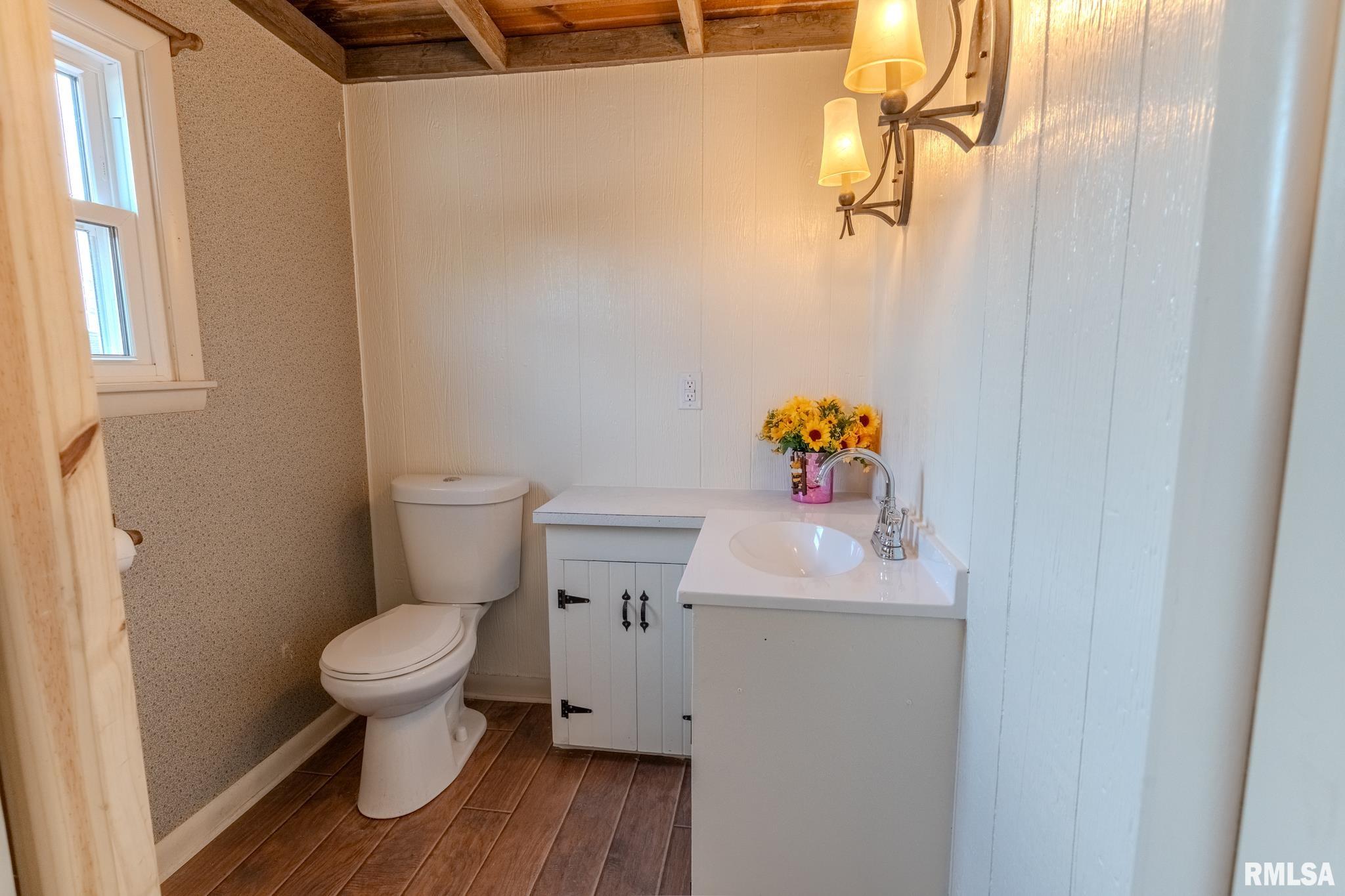 839 6th Avenue South Clinton, IA 52732 - Photo 11 of 33