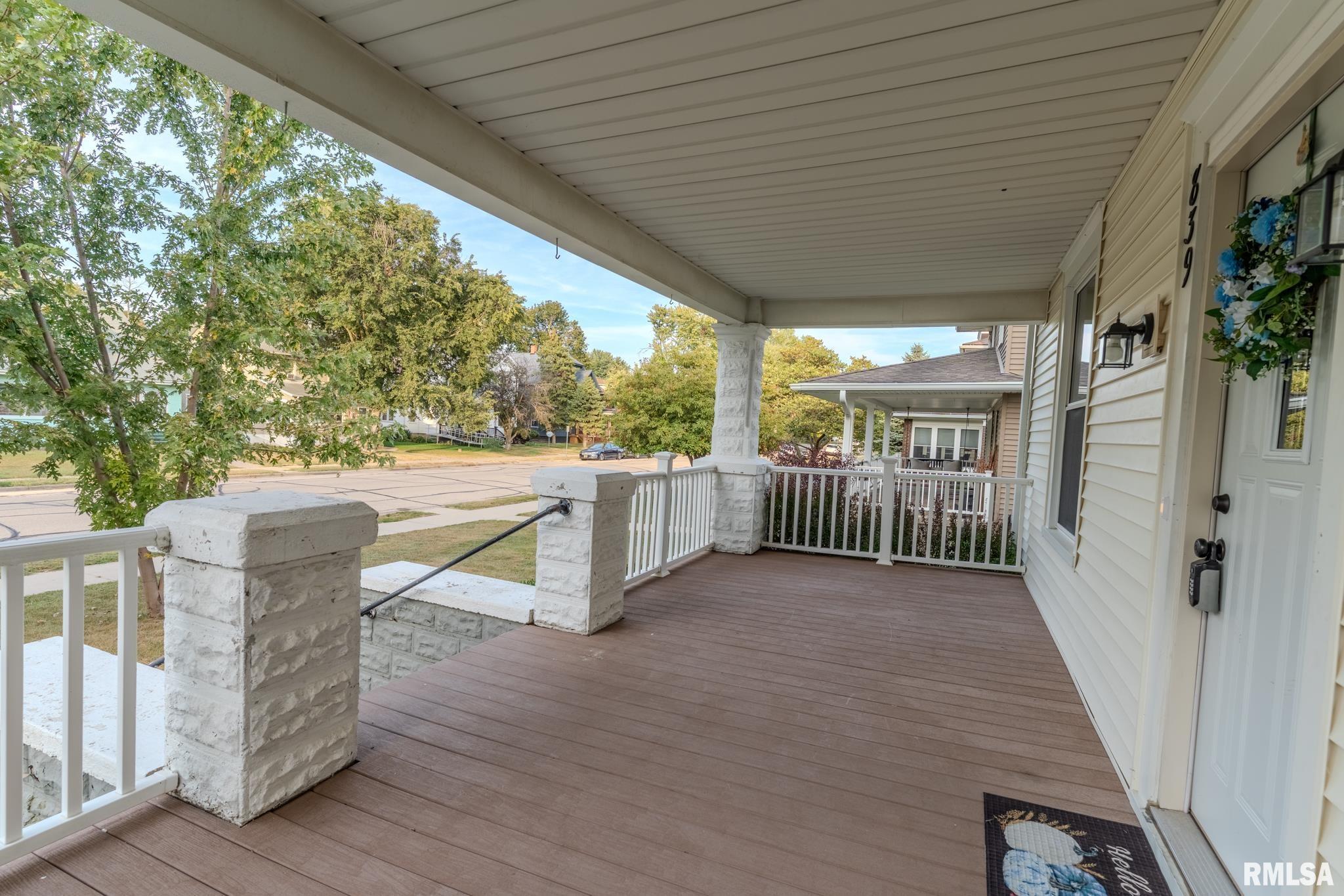 839 6th Avenue South Clinton, IA 52732 - Photo 3 of 33