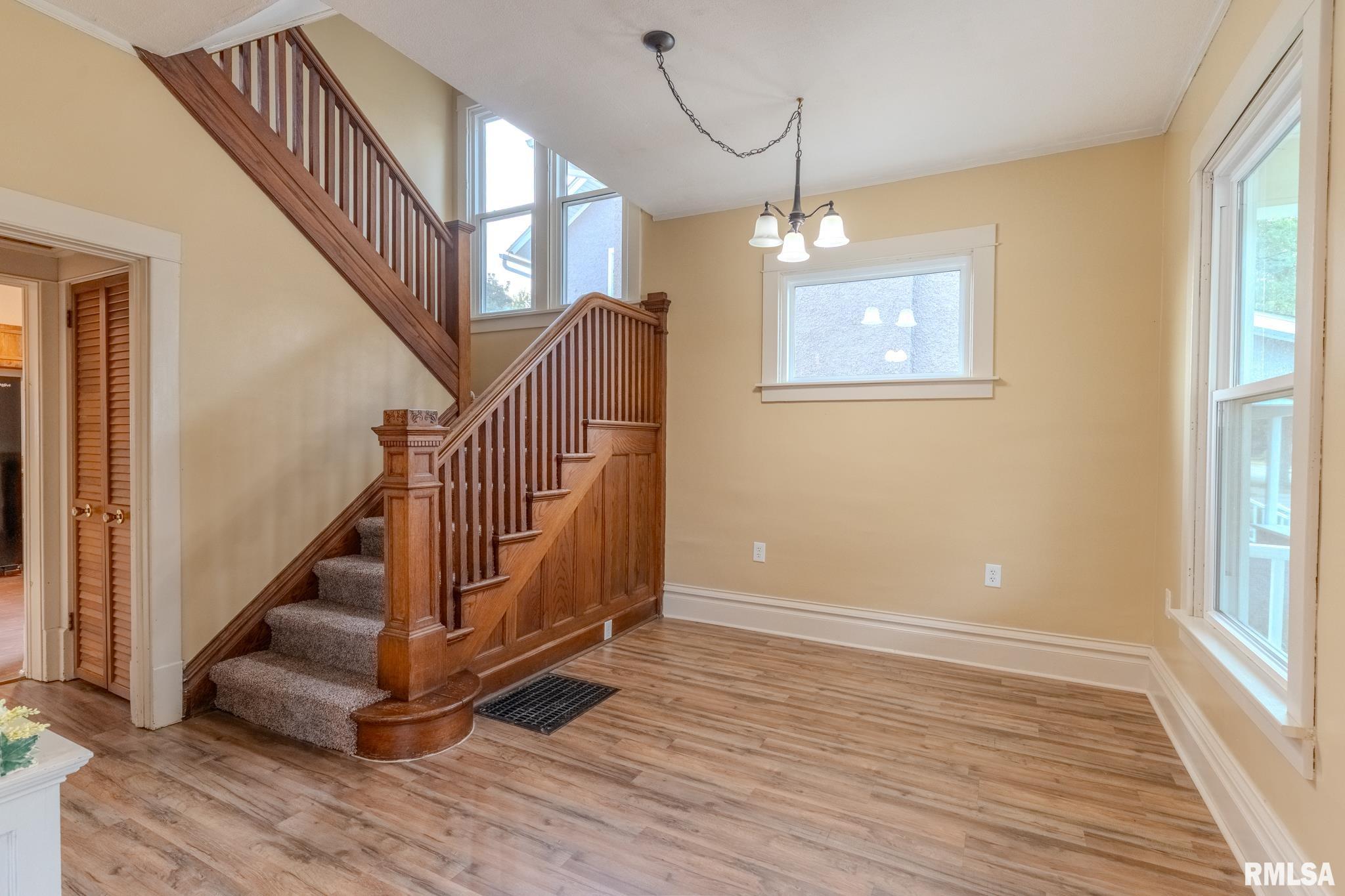 839 6th Avenue South Clinton, IA 52732 - Photo 6 of 33