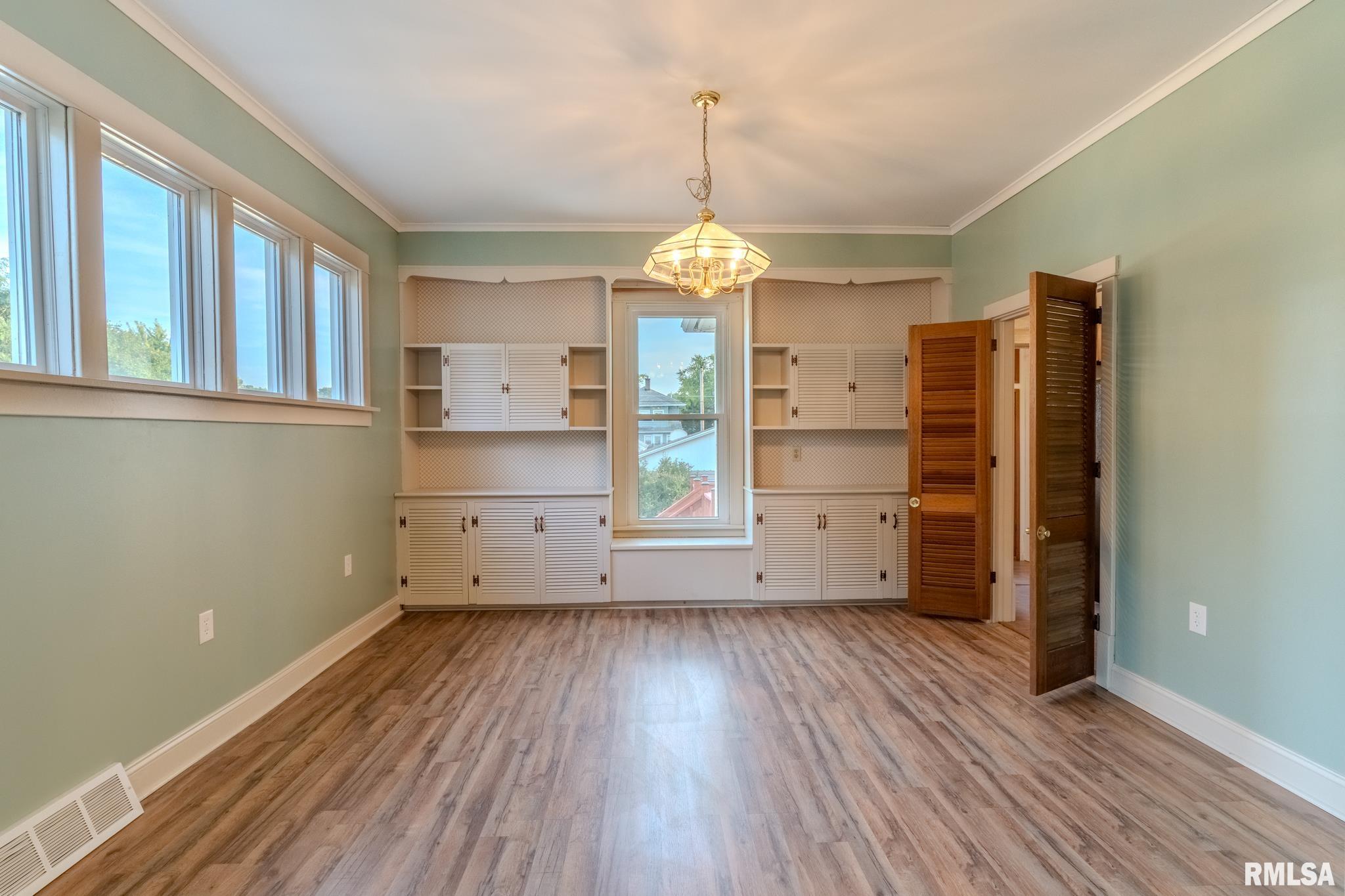 839 6th Avenue South Clinton, IA 52732 - Photo 7 of 33