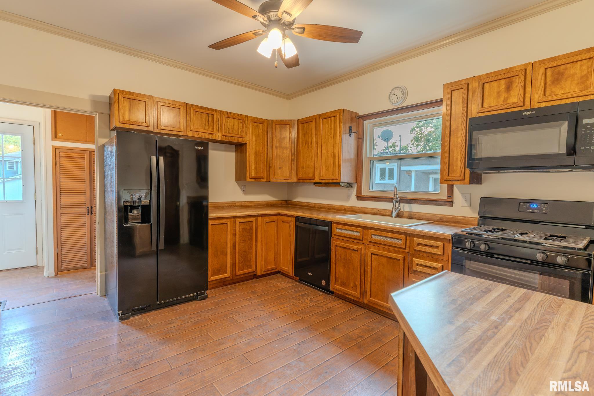 839 6th Avenue South Clinton, IA 52732 - Photo 10 of 33