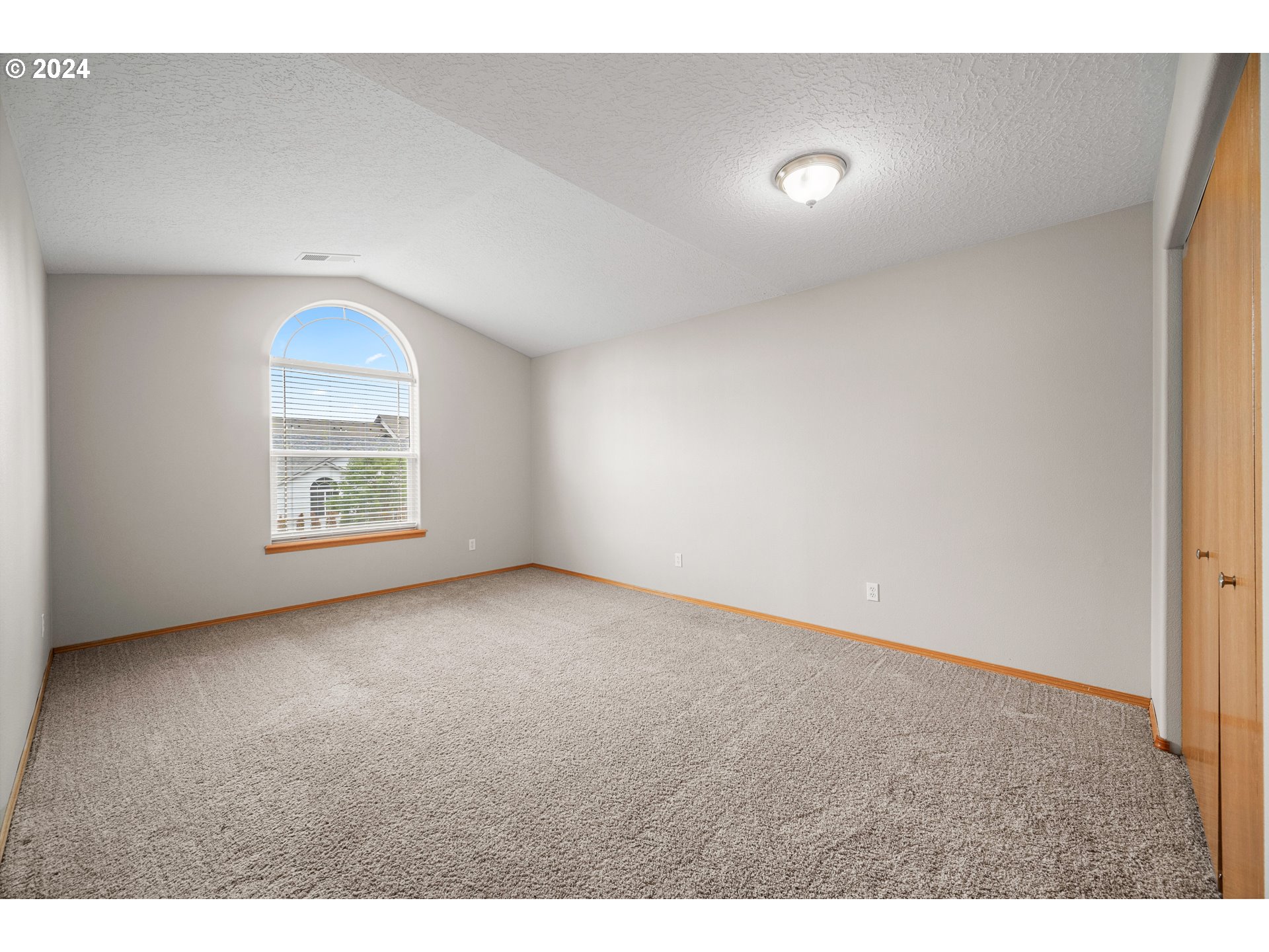 18212 Bluff Road Sandy, OR 97055 - Photo 33 of 48 Bedroom