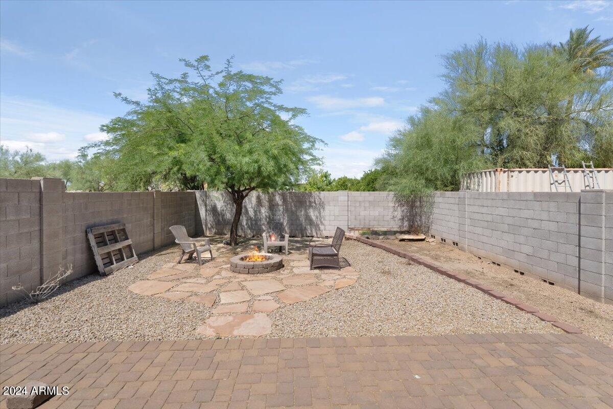 1706 West Parsons Road Phoenix, AZ 85085 - Photo 57 of 58 a view of a backyard with sitting area
