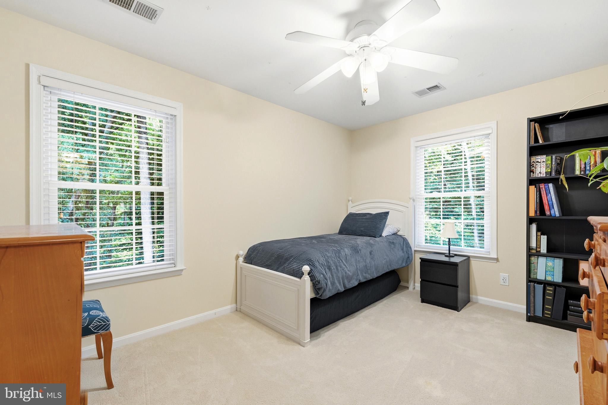 3148 Holland Cliffs Road Huntingtown, MD 20639 - Photo 27 of 61 Cozy and functional third bedroom.