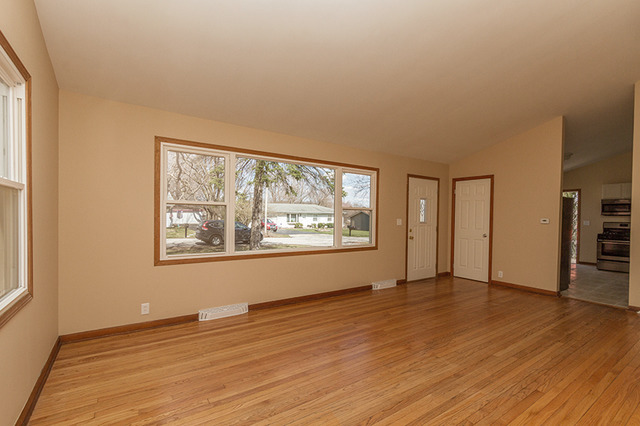 412 Orion Road Batavia, IL 60510 - Photo 2 of 22