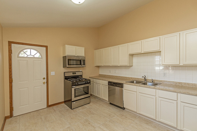 412 Orion Road Batavia, IL 60510 - Photo 7 of 22