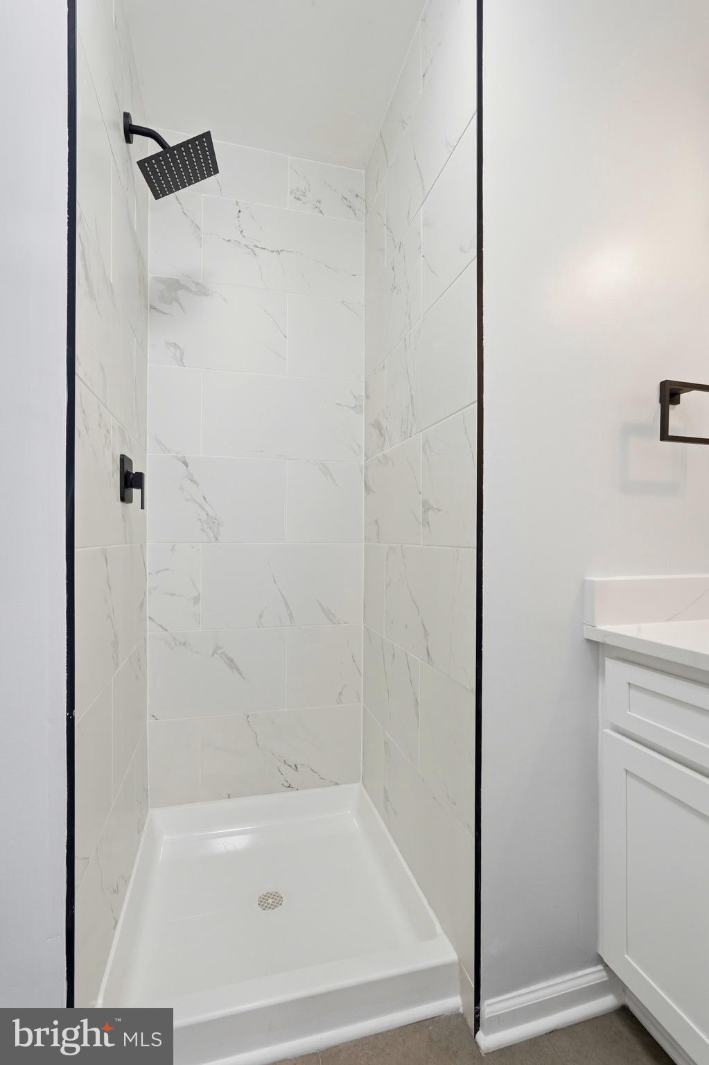 3682 Masthead Trail Triangle, VA 22172 - Photo 45 of 53 a bathroom with a bathtub