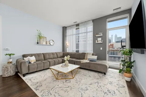 $3,800 | 367 West Locust Street, Unit 304, Chicago, IL 60610