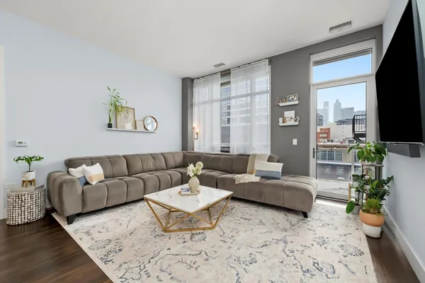 $3,800 | 367 West Locust Street, Unit 304, Chicago, IL 60610