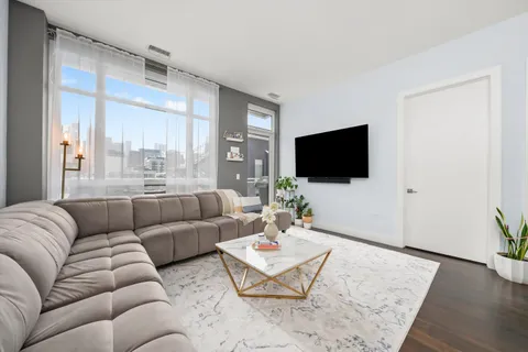 $3,800 | 367 West Locust Street, Unit 304, Chicago, IL 60610