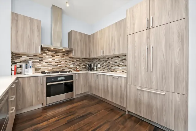 $4,000 | 367 West Locust Street, Unit 304, Chicago, IL 60610