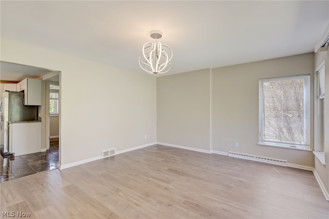 28525 Edgedale Road Cleveland, OH 44124 - Photo 11 of 30 Gallery Image 11