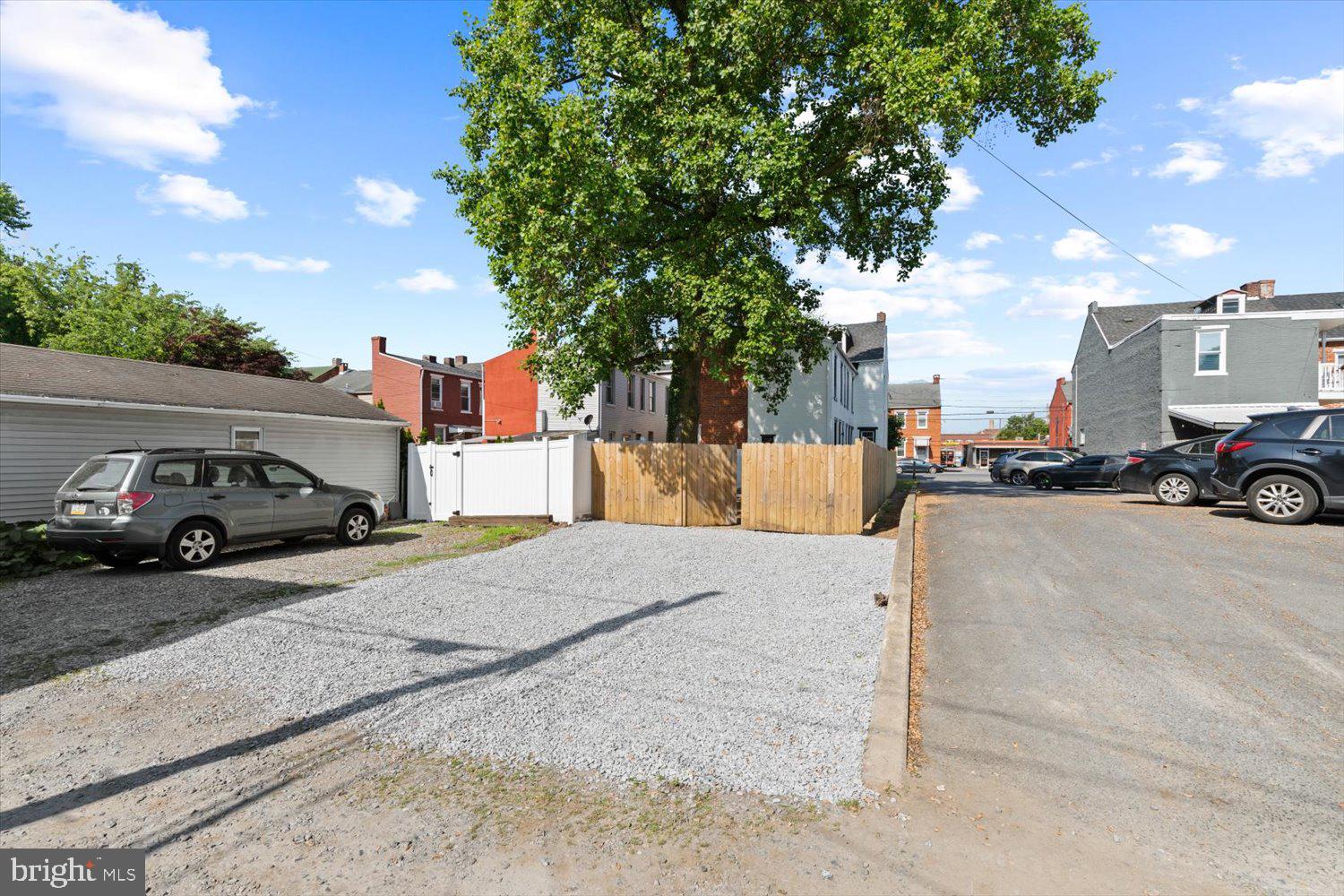 827 North Queen Street Lancaster, PA 17603 - Photo 2 of 23