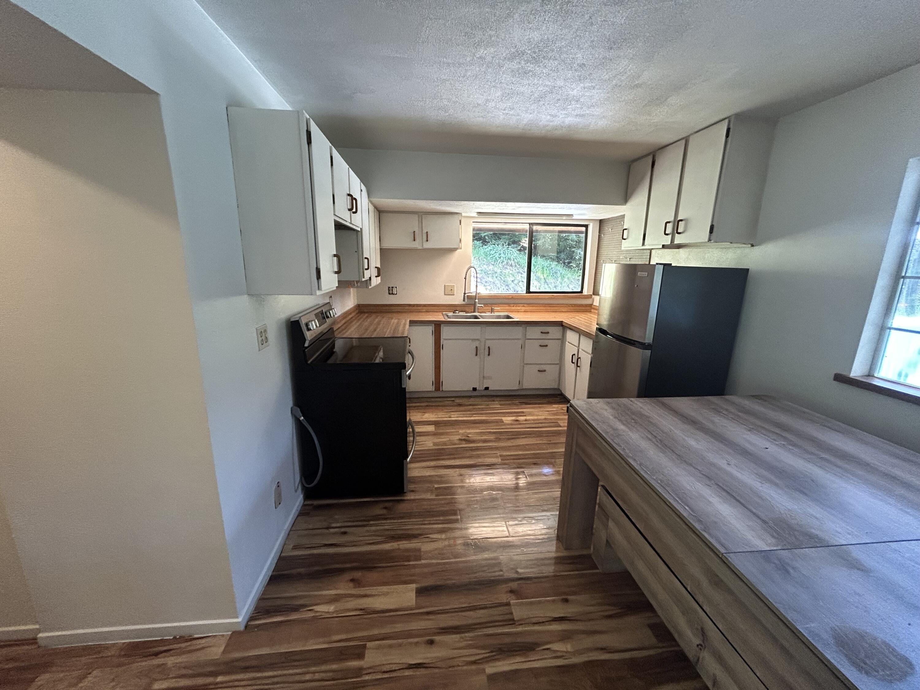 125 Eileen Road Shelter Cove, CA 95589 - Photo 3 of 28
