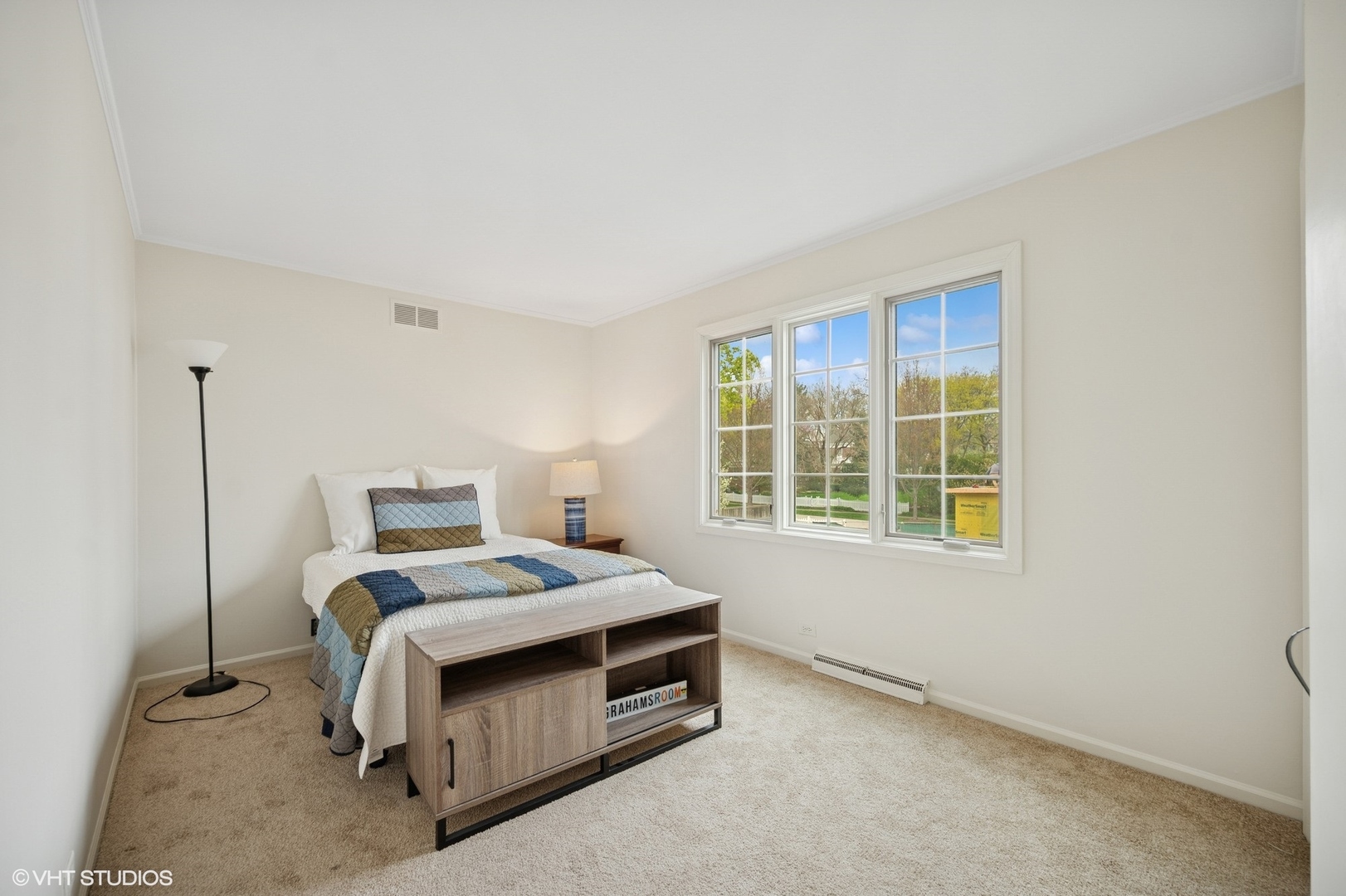 770 Prospect Avenue Winnetka, IL 60093 - Photo 28 of 50 a bedroom with a bed and a window