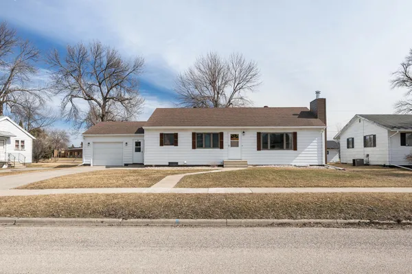 $274,900 | 26 7th Avenue Southeast, Mayville, ND 58257