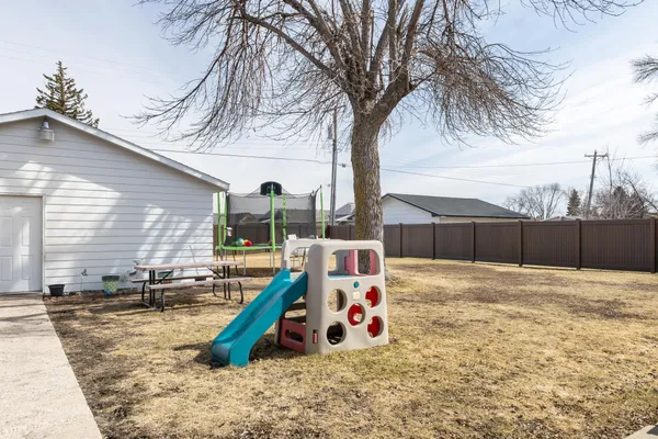 $274,900 | 26 7th Avenue Southeast, Mayville, ND 58257