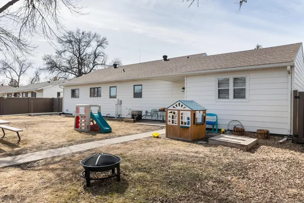 $274,900 | 26 7th Avenue Southeast, Mayville, ND 58257