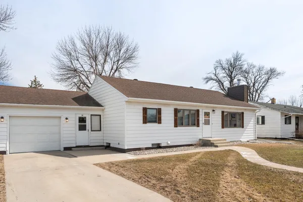 $274,900 | 26 7th Avenue Southeast, Mayville, ND 58257