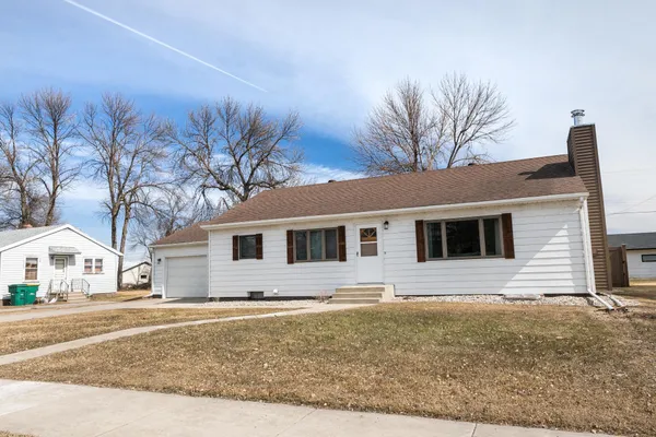 $274,900 | 26 7th Avenue Southeast, Mayville, ND 58257