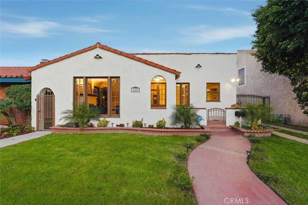 650 Roycroft Avenue Long Beach, CA 90814 - Photo 1 of 50