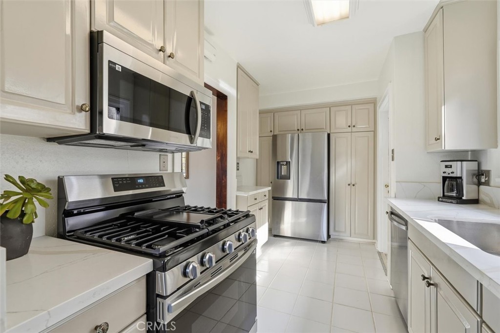 650 Roycroft Avenue Long Beach, CA 90814 - Photo 14 of 50