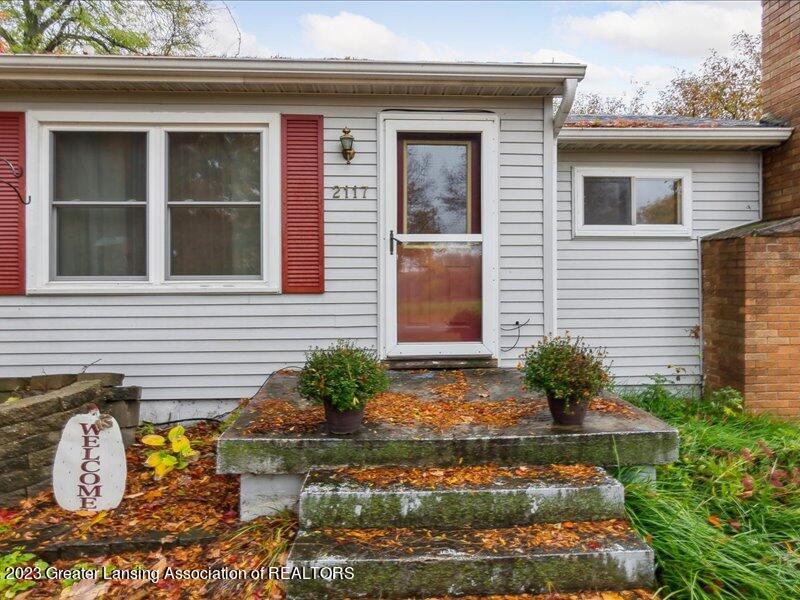 2117 South Waverly Road Eaton Rapids, MI 48827 - Photo 5 of 37 05-2117-S-Waverly-Rd-WindowStill-32