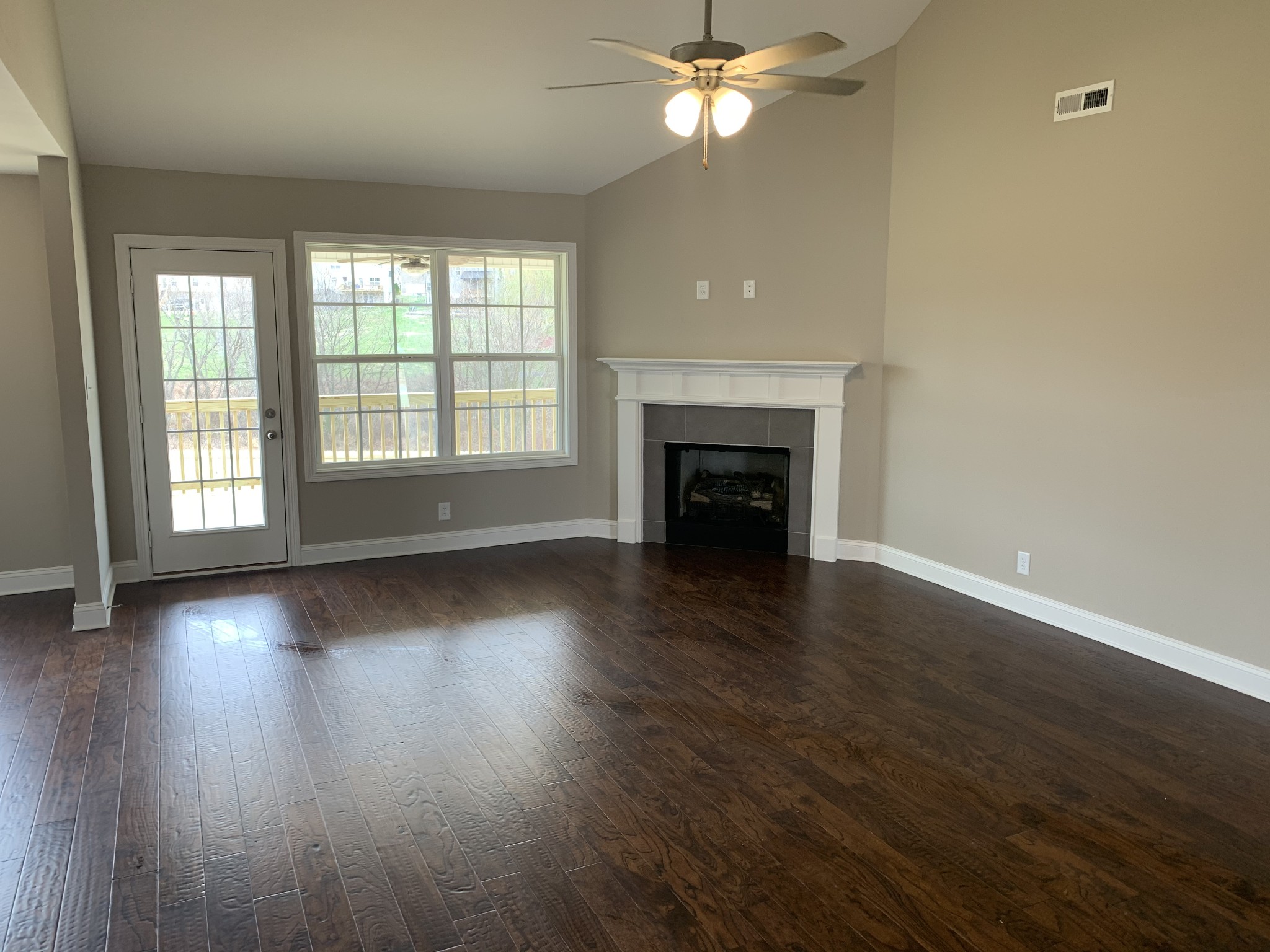 78 Gratton Road Clarksville, TN 37043 - Photo 3 of 14 Gallery Image 3