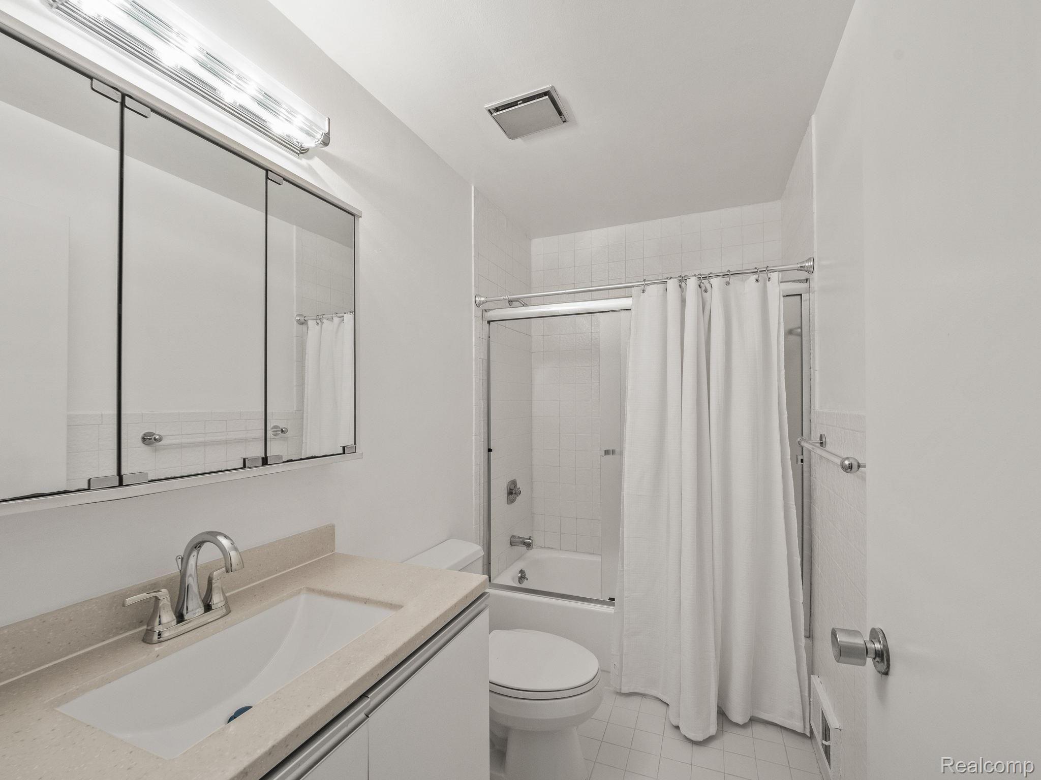 2880 Walnut Lake Road West Bloomfield, MI 48323 - Photo 20 of 30 web_P6044751.jpg