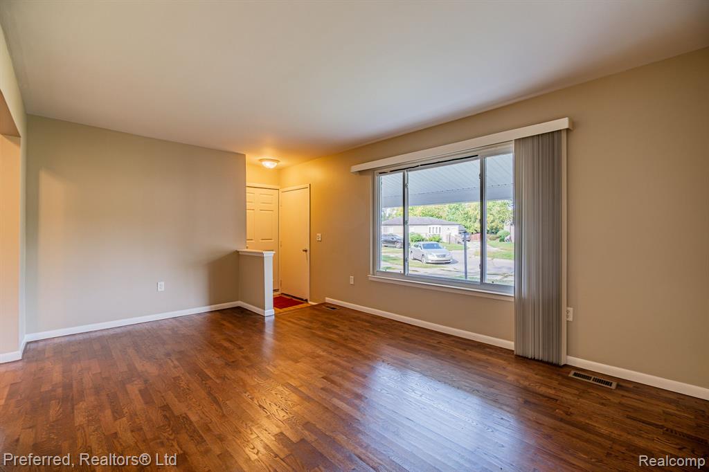 4045 Burns Street Inkster, MI 48141 - Photo 4 of 28