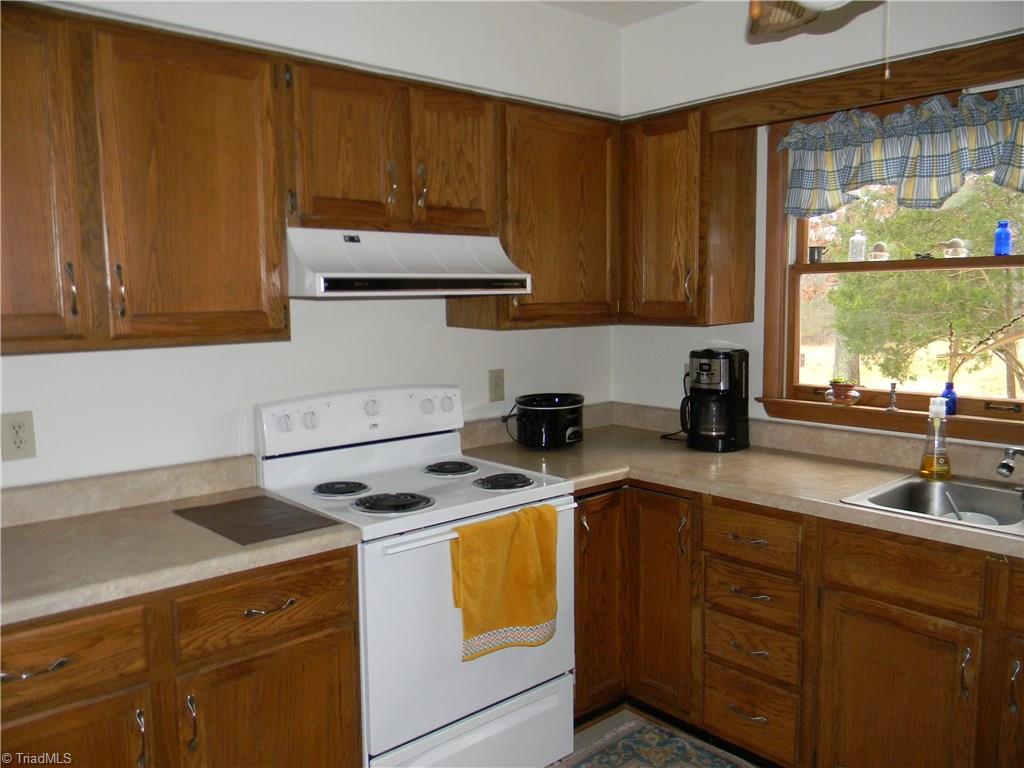 5721 Drake Road Greensboro, NC 27406 - Photo 15 of 30 Gallery Image 15