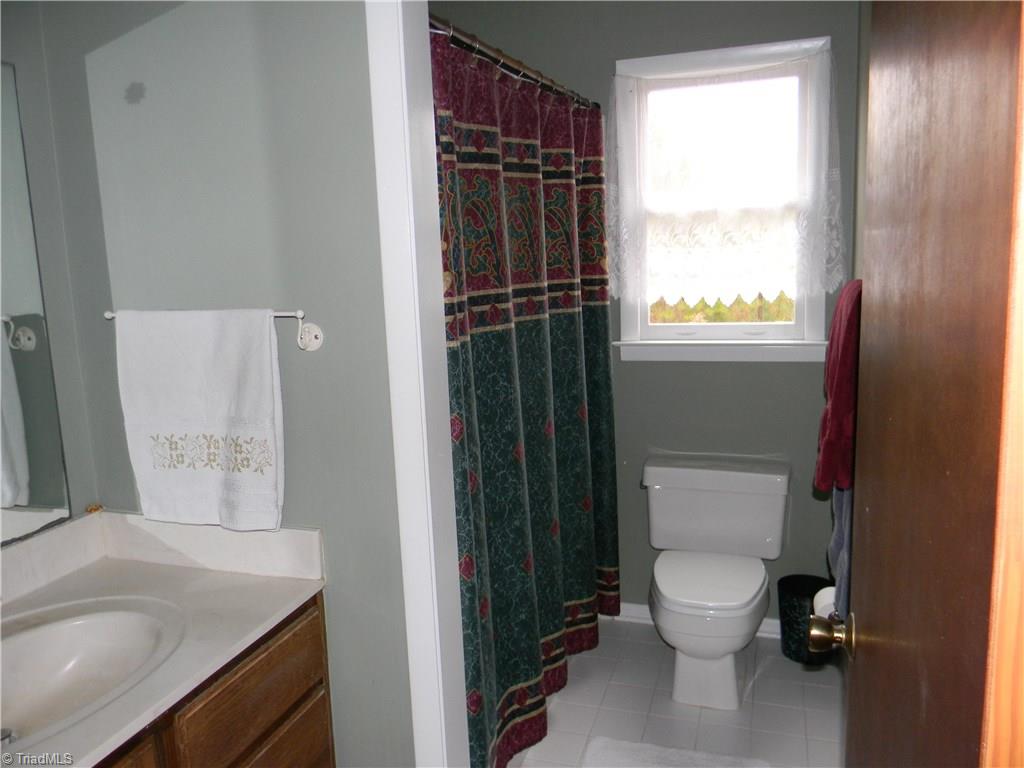 5721 Drake Road Greensboro, NC 27406 - Photo 19 of 30 Gallery Image 19