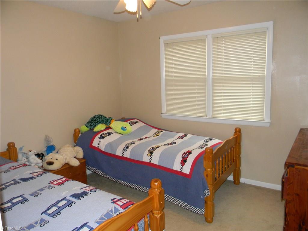 5721 Drake Road Greensboro, NC 27406 - Photo 7 of 30 Gallery Image 7