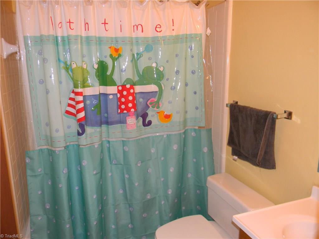 5721 Drake Road Greensboro, NC 27406 - Photo 8 of 30 Gallery Image 8