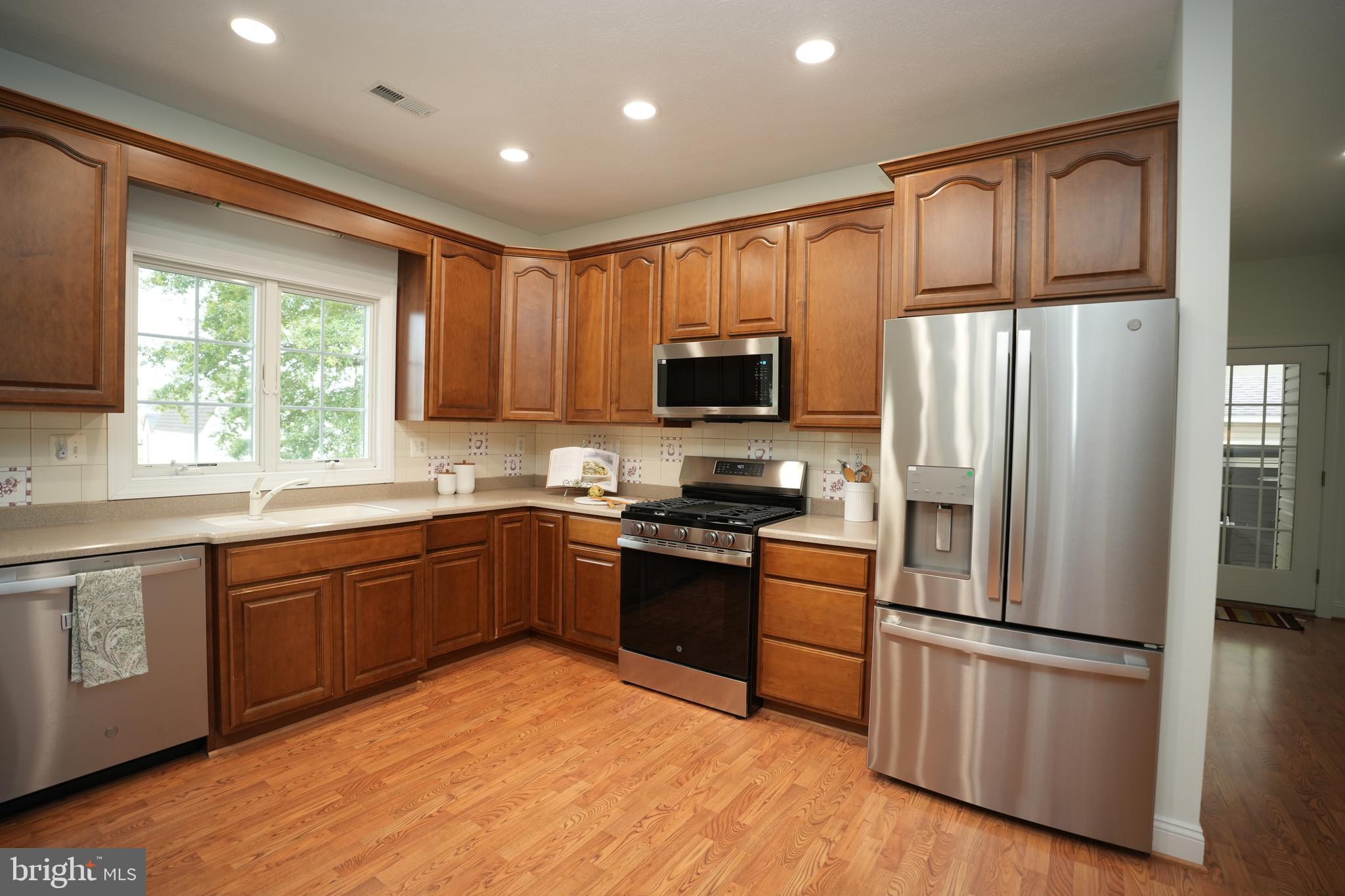 16460 Sayre Point Lane Piney Point, MD 20674 - Photo 20 of 61 Stainless appliances