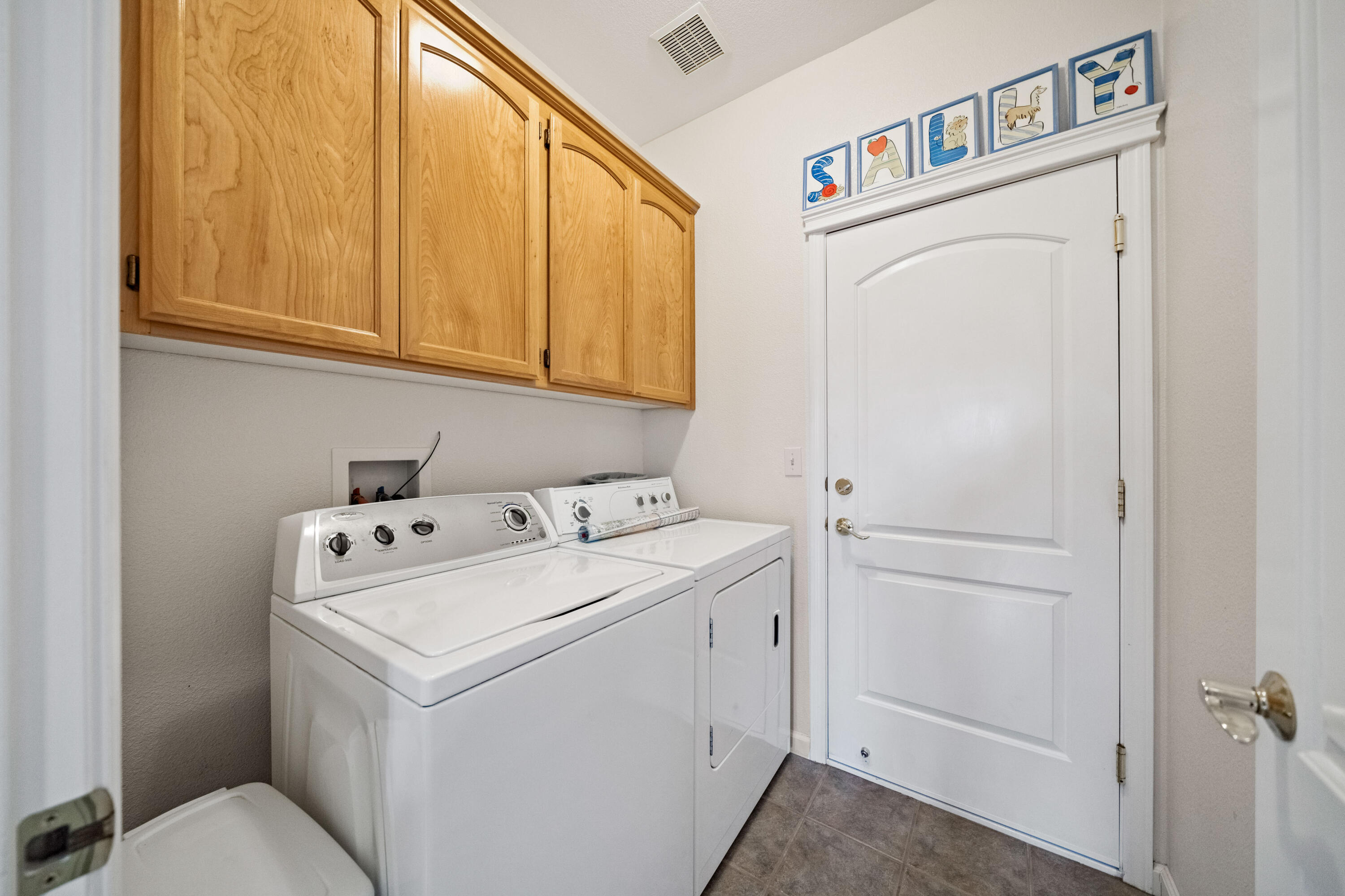 2662 Queens Way Redding, CA 96001 - Photo 15 of 21 a utility room with dryer and washer